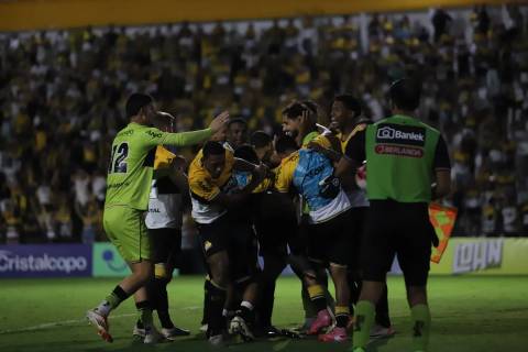 Veja os gols e as fotos da vitória que deu ao Tigre o título da Taça Acesc