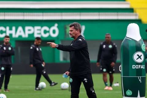 Representante de SC na Série A, Chapecoense desliga segundo técnico no turno do Brasileirão