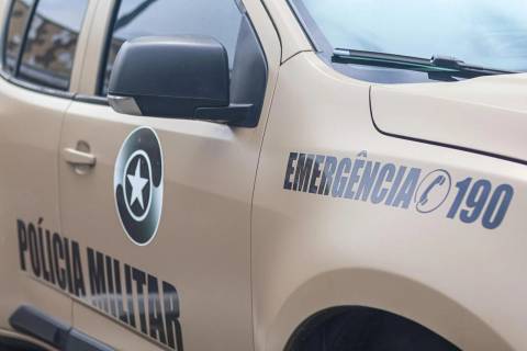 Homem é preso após ameaçar companheira com faca em Criciúma