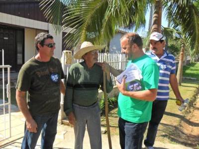 José Zanolli e Júlio Cechinel visitam moradores do bairro Nossa Senhora de Fátima