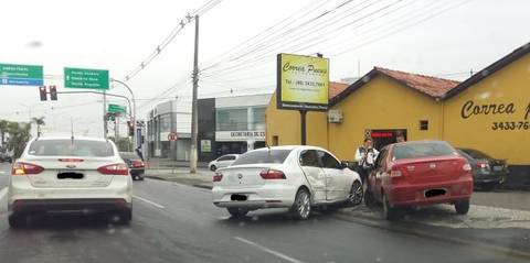 Acidente é registrado na Avenida Centenário