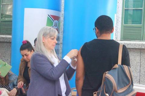 Campanha contra a poliomielite e multivacinação aplica mais de 400 doses na Praça Nereu Ramos