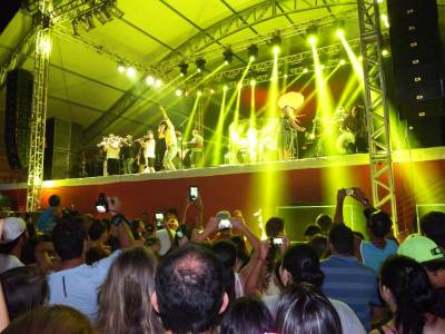 Show com Chimarruts atrai multidão para a área central do Arroio do Silva