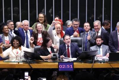 Pelo Estado 29/05: Maioria catarinense em Brasília votou contra PEC 5x2
