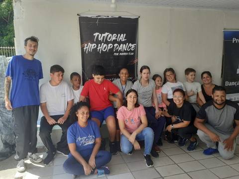 Tutorial Hip Hop Dance: oficinas culturais para crianças e adolescentes da Vila Zuleima, em Criciúma
