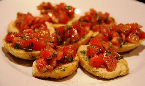 Bruschettas com Crisps de Mortadela