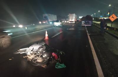 Condutor de moto de Araranguá morre e adolescente caroneira fica ferida após acidente em Itajaí