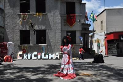 Praça Nereu Ramos recebe a Parada do Folclore