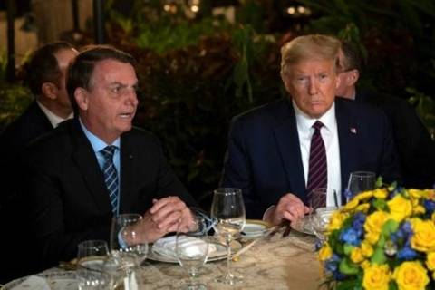 Trump elogia trabalho de Bolsonaro durante jantar