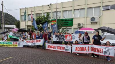 Pelo Estado 30/04: Greve dos professores longe do fim