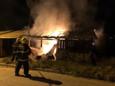 Estábulo é destruído pelo fogo em Braço do Norte