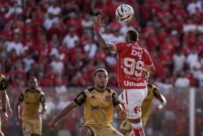 Concorrente tropeça em casa e reforça liderança do Criciúma na Série B do Brasileirão