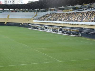 Torcedora perde indenização por queda no Estádio Heriberto Hülse
