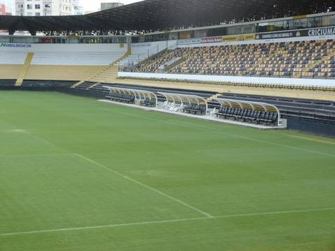 Torcedora perde indenização por queda no Estádio Heriberto Hülse