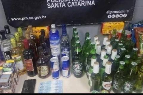 Furto em posto de combustíveis termina com perseguição e quatro presos em Criciúma