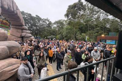 Quase um mês após a inauguração, mais de 60 mil pessoas já passaram pelo Dino Parque em Araranguá