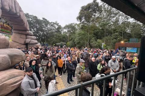 Quase um mês após a inauguração, mais de 60 mil pessoas já passaram pelo Dino Parque em Araranguá