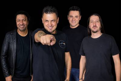 Nos palcos há mais de 30 anos, Anddy Cardoso relembra a trajetória que levou à Anddy & Banda Torre