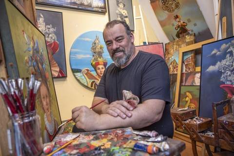 Pintor de Lauro Müller inaugura exposição dedicada às crianças em Florianópolis 
