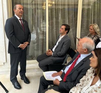 Governador tem primeira reunião de trabalho em Portugal 