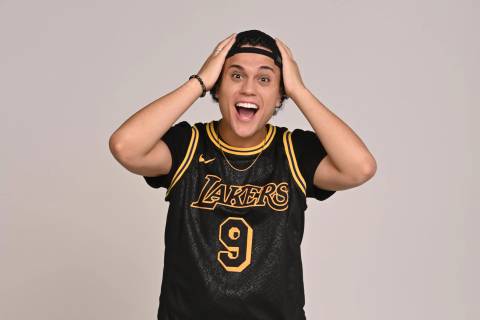 Teteu Severo apresenta espetáculo no Teatro Elias Angeloni em Criciúma