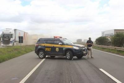BR-101 é interditada no sentido Sul após acidente no Morro dos Cavalos