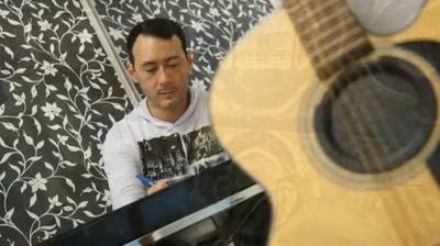 Estrangeiro da Fé, o novo clipe de Guto Oliveira