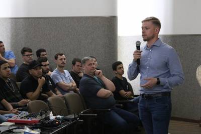 Engenheiro da Scania, ex-aluno Satc incentiva estudantes