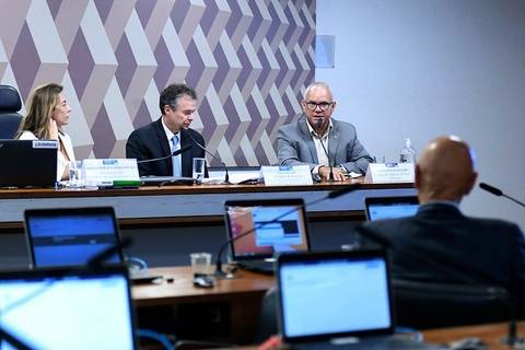  Autoridades pedem revisão das reduções nas cotas da tainha em SC