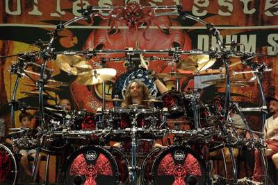Maior baterista de heavy metal do Brasil protagoniza espetáculo na Acic