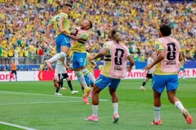 Com gol nos acréscimos, Brasil vence o Japão e está nas oitavas da Copa do Mundo