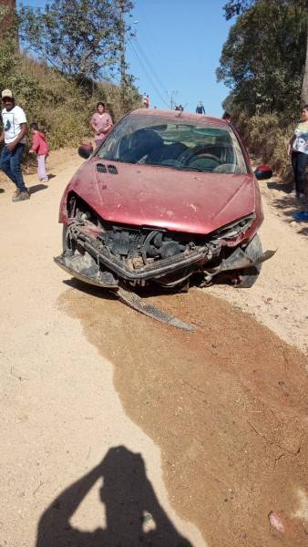 Motorista é encaminhado ao hospital depois de capotar veículo em Morro da Fumaça
