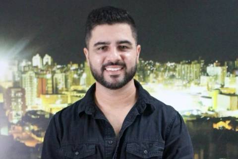 Em carreira solo, cantor Breno planeja novo momento e pretende gravar DVD