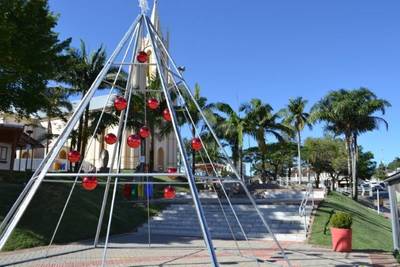 Cocal do Sul prepara decoração natalina