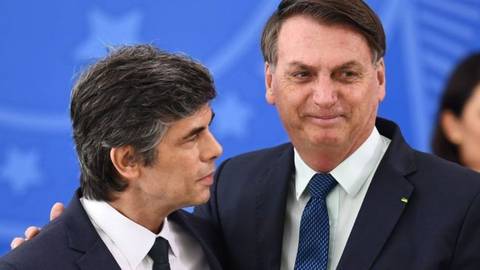 Saída de Teich repercute no mundo