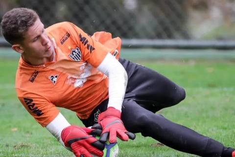 Goleiro campeão no Atlético Mineiro é anunciado pelo Hercílio Luz