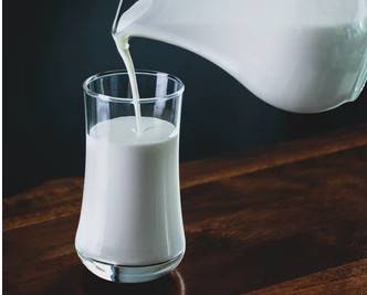 Empresa admite falha humana na entrega de leite com selo da alimentação escolar