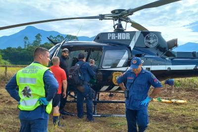 Homem é resgatado em área de mata depois de ser atacado por marimbondos