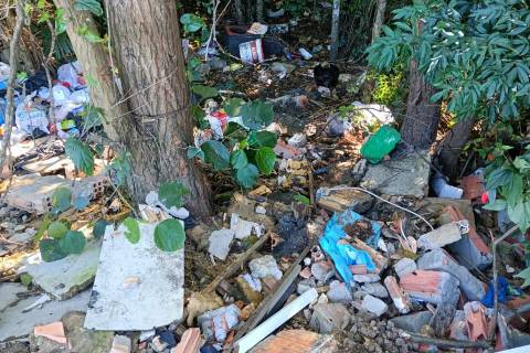 Falta de iluminação e descarte irregular de lixo preocupam moradores em Criciúma