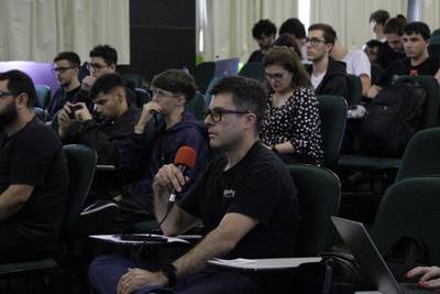 Buscando o mercado de trabalho alunos do técnico em Informática apresentam os seus TCCs 