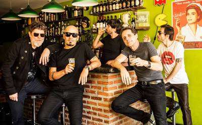 Titãs faz show gratuito em Torres
