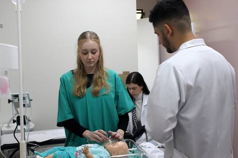 Acadêmicos de Medicina da Unesc enfrentam desafios reais em simulações de atendimento clínico