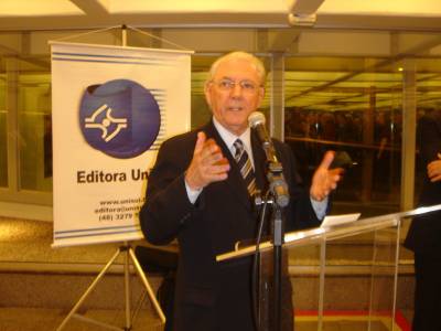 Médico e professor Murillo Capella lança o livro de crônicas Tempos Modernos