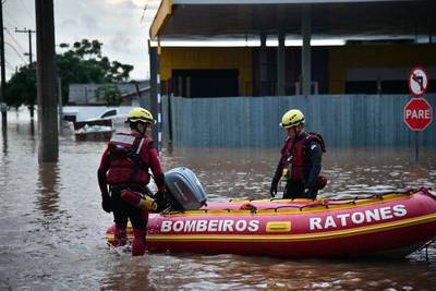 Bombeiros militares de SC resgatam mais de 2 mil pessoas no RS e 284 animais com vida