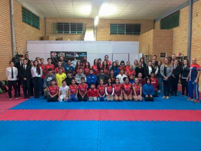 FME de Içara conquista duas medalhas no Sul-Americano de Karatê