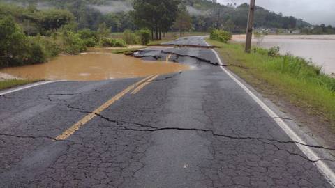 Chuva volta atingir Santa Catarina e situação de rodovias se agrava no estado; confira o boletim