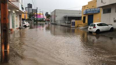 Temporal com chuva forte causa alagamentos em Criciúma