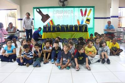 Entrega de kit escolar, homenagem para a imprensa e um projeto vencedor