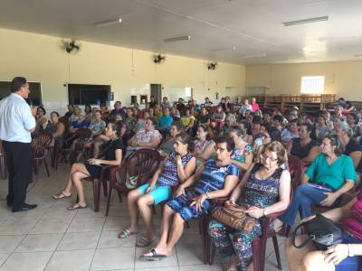Ensinamentos, risadas e lição de vida na palestra com o Padre Valmor 