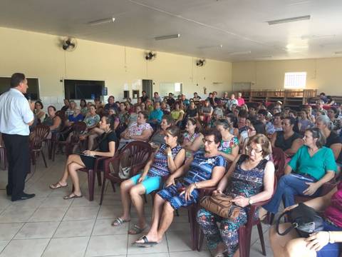 Ensinamentos, risadas e lição de vida na palestra com o Padre Valmor 